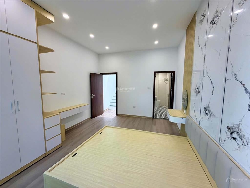 Bán gấp nhà khâm thiên. 35m2, 4 tầng, thoáng trước sau, tặng full nội thất. giá chỉ hơn 8 tỷ