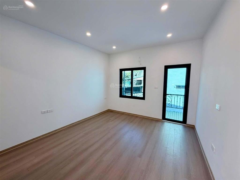 Bán gấp nhà khâm thiên. 35m2, 4 tầng, thoáng trước sau, tặng full nội thất. giá chỉ hơn 8 tỷ