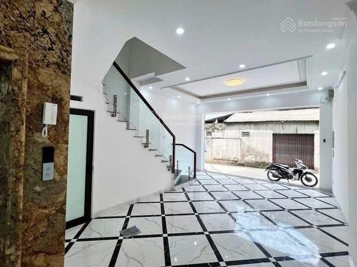 Bán căn nhà vĩnh ninh vĩnh quỳnh dt 60m2 x 5t gần chợ giá 6.9tỷ ô tô đậu gần cửa  0985 636 ***