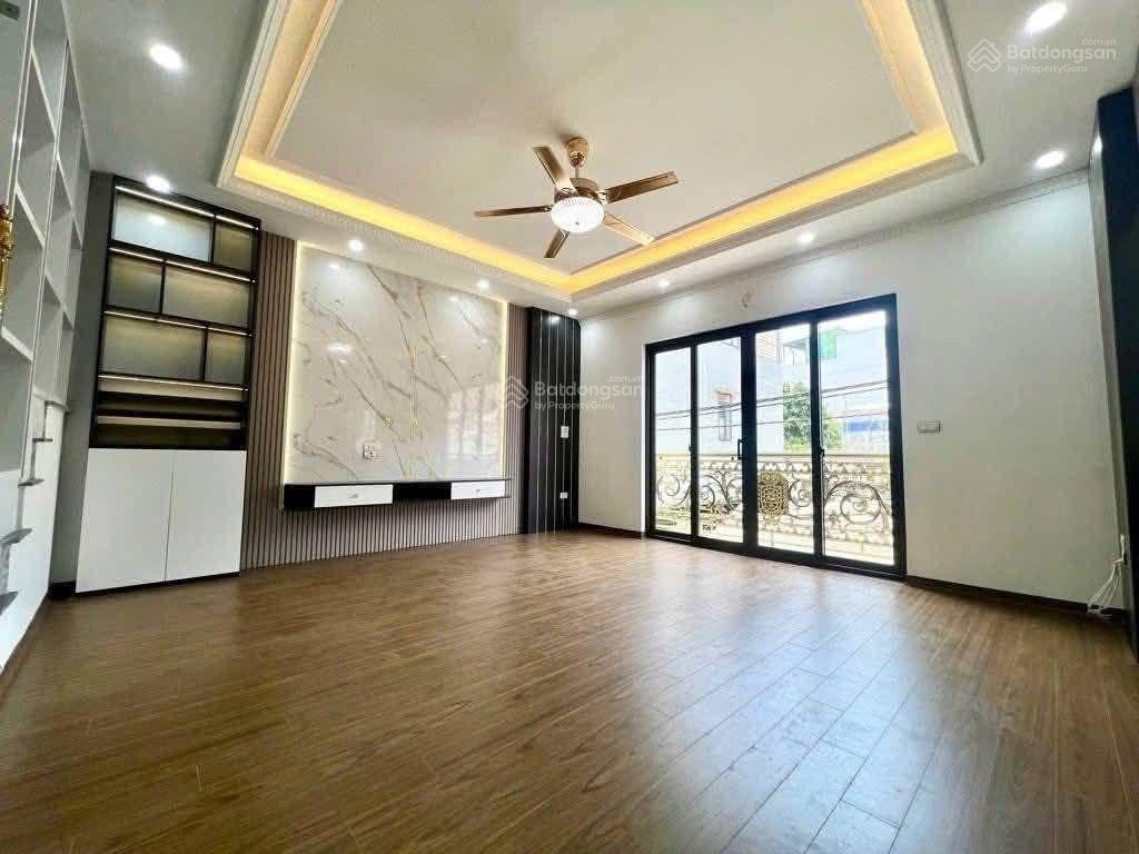 Bán căn nhà vĩnh ninh vĩnh quỳnh dt 60m2 x 5t gần chợ giá 6.9tỷ ô tô đậu gần cửa  0985 636 ***