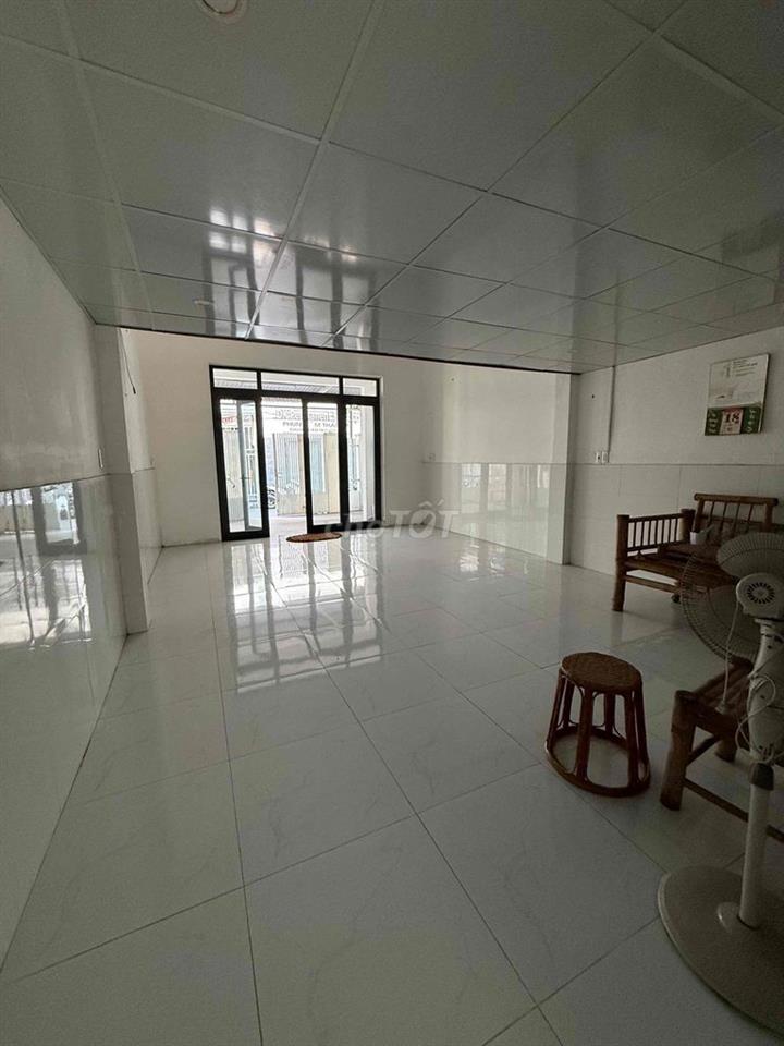 Nhà Kiệt ô tô Nguyễn Phan Vinh