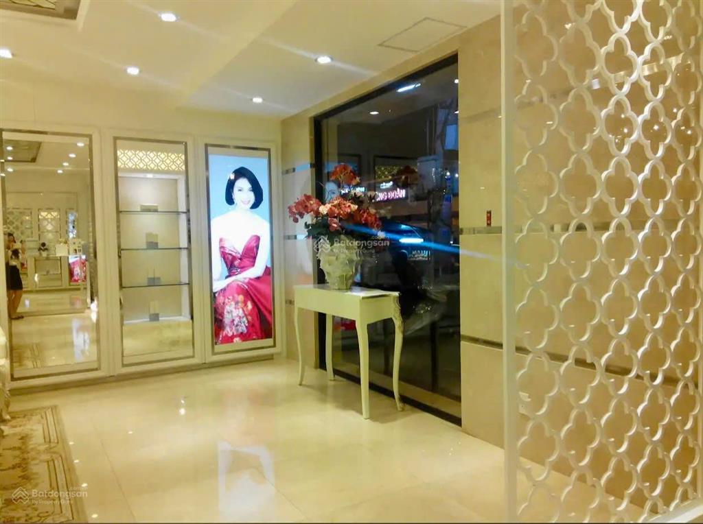 Gà đẻ trứng vàng! bán tòa nhà mặt tiền phan xích long (10,5 x 19m)  5 tầng  hđt 250 tr/th  56 tỷ