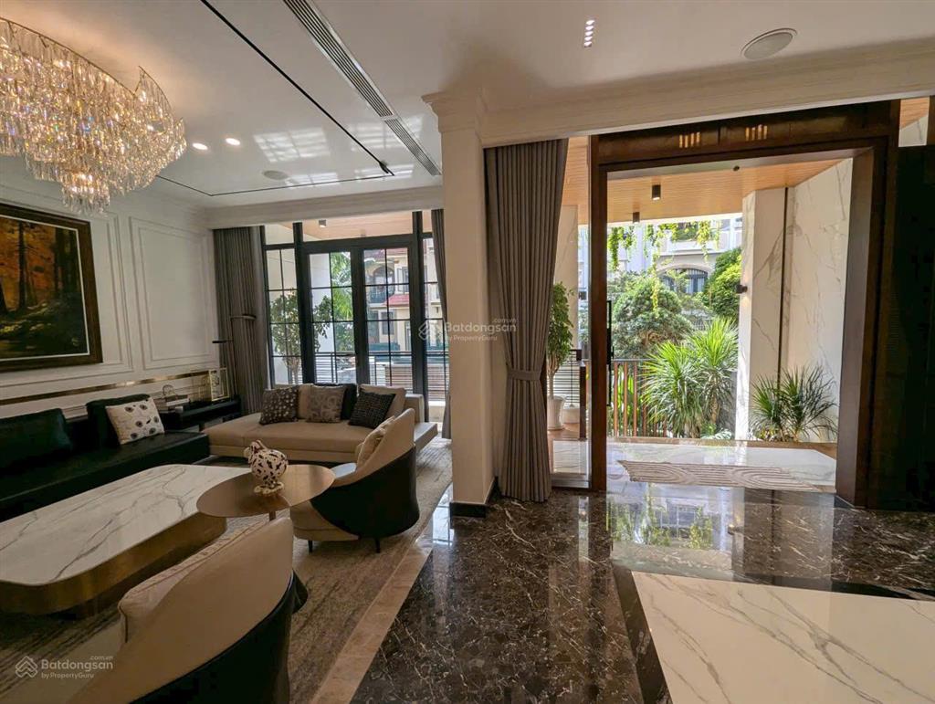 Giá đầu tư ! bán nhà mặt tiền hoa lan, quận phú nhuận (8 x 20m)  5 tầng  hđt 160 tr/th  47 tỷ