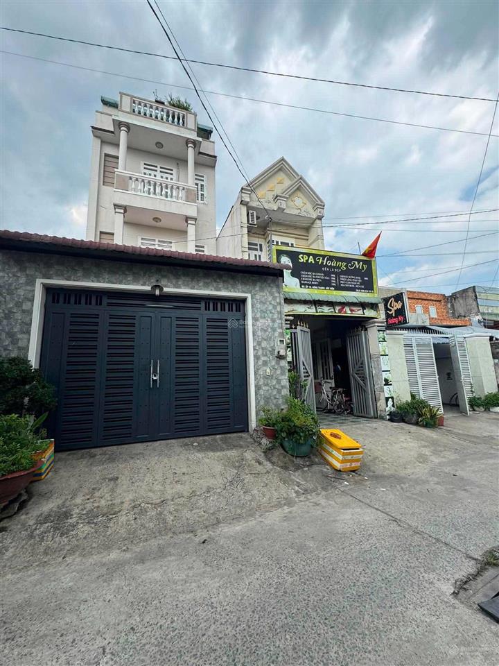 Nhà ngon giá đầu tư 195m2 xây 4 căn chung nhà trệt lầu mặt tiền đường lớn hóc môn