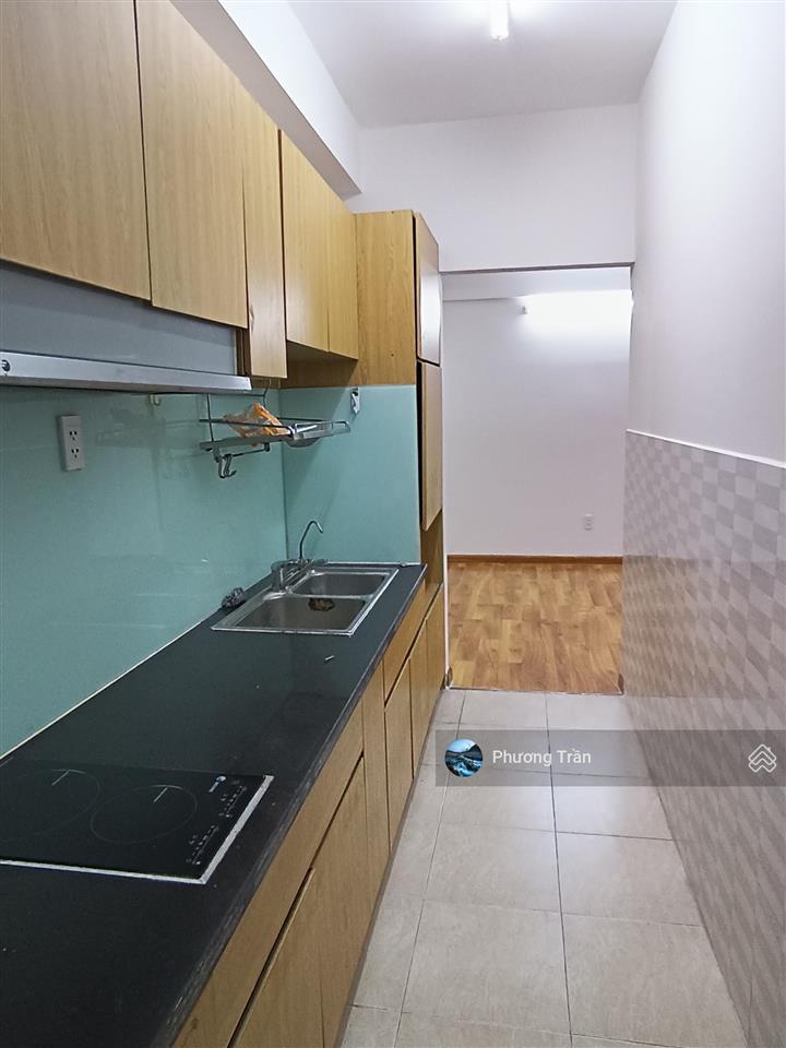 Chính chủ cần bán ehome 3, căn 2 phòng ngủ block b2, block ngay hồ bơi, tầng 8, hướng nam