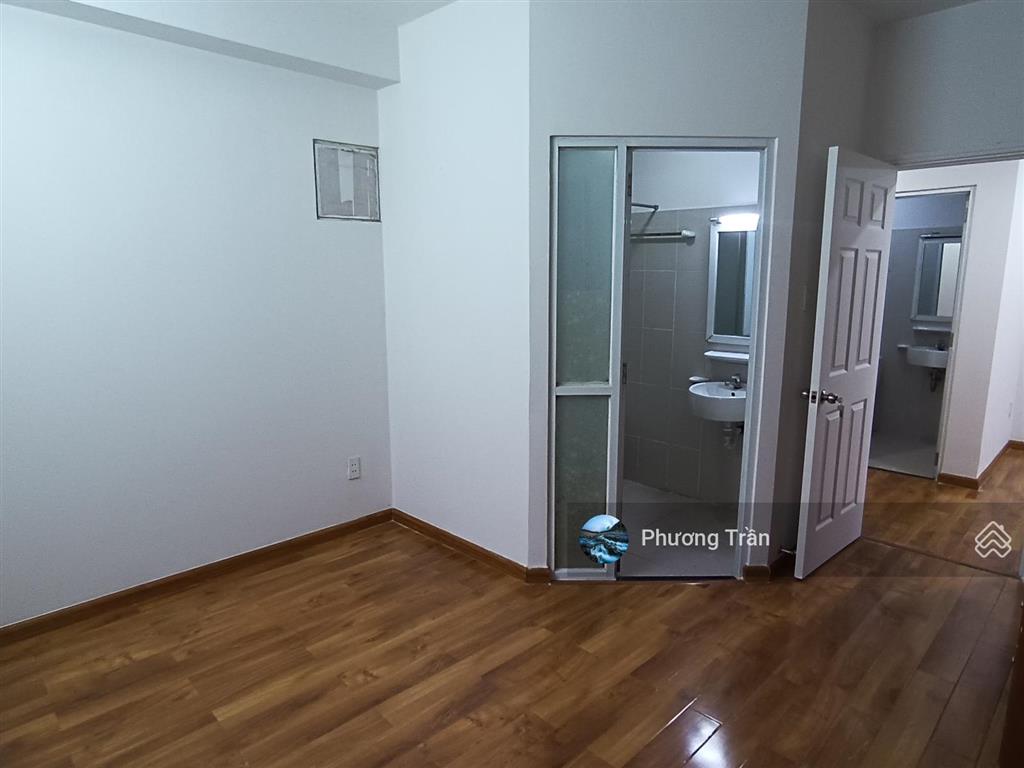 Chính chủ cần bán ehome 3, căn 2 phòng ngủ block b2, block ngay hồ bơi, tầng 8, hướng nam