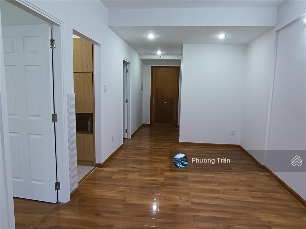 Chính chủ cần bán ehome 3, căn 2 phòng ngủ block b2, block ngay hồ bơi, tầng 8, hướng nam