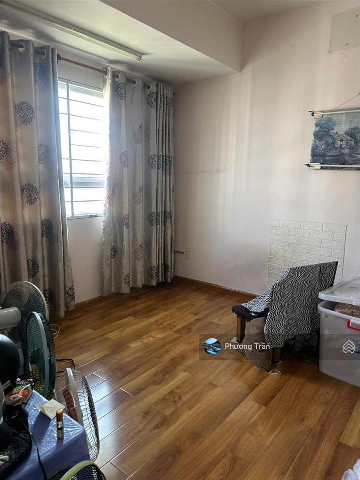 Căn 2pn, 2wc chính chủ ehome 3 64m2, giá 2tỷ820, có sổ hồng riêng, nội thất cơ bản