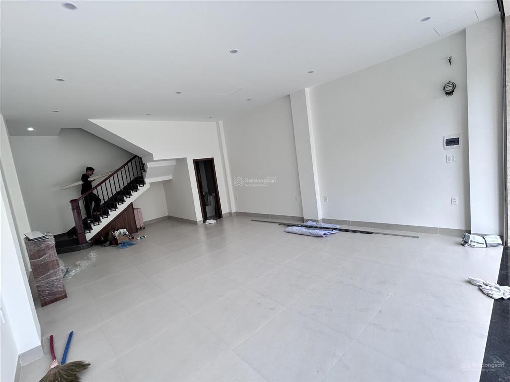 Mặt tiền núi thành cho thuê mặt bằng