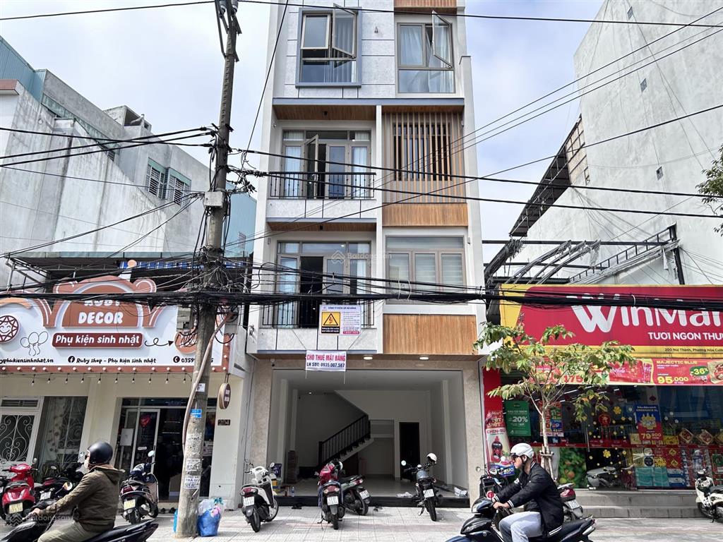 Mặt tiền núi thành cho thuê mặt bằng