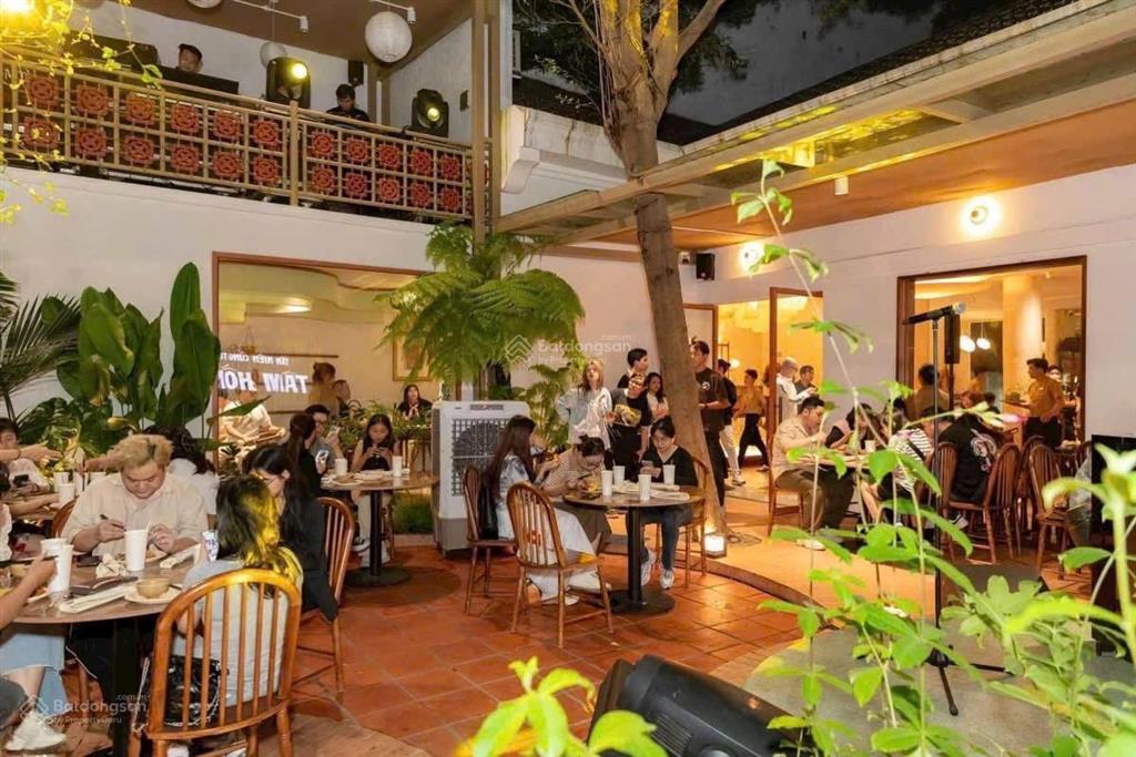Cho thuê biệt thự quận 3 (dt 15x30m sân vườn)