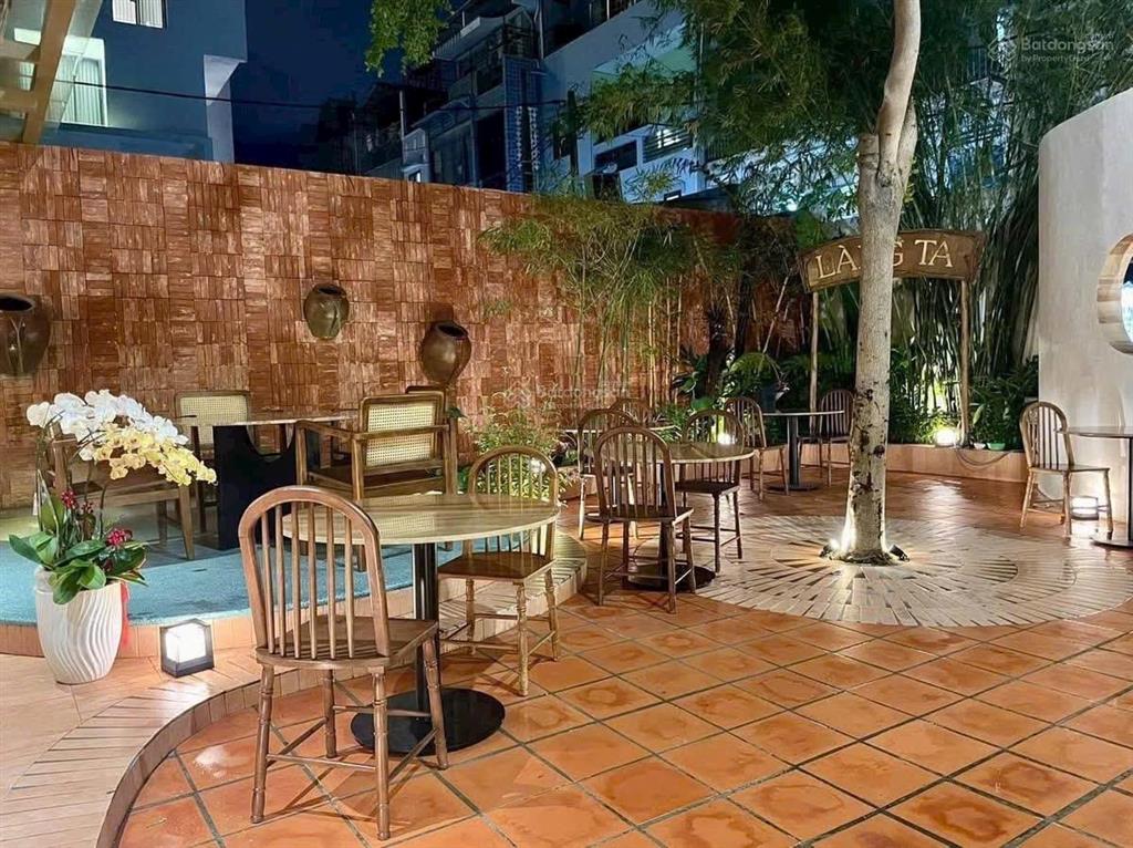 Cho thuê biệt thự quận 3 (dt 15x30m sân vườn)