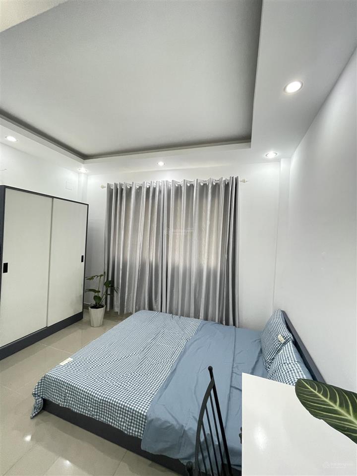 Cho thuê phòng đầy đủ nội thất cao cấp sách vali vào ở gần ga ngầm bến thành