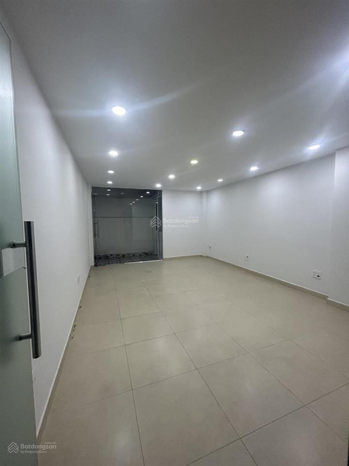 Nguyên căn mt đường ngô bệ, phường 13. dt 5,5x20m. trệt, lửng, 3,5 lầu sân thượng. có thang máy