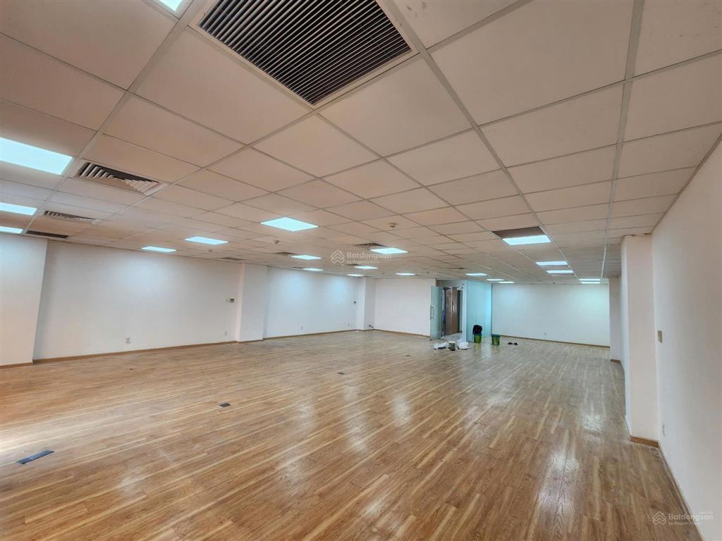 Tòa nhà văn phòng mt đường phan đình giót, phường 2. dt 10x23m. hầm  8 tầng. pccc. vị trí đẹp