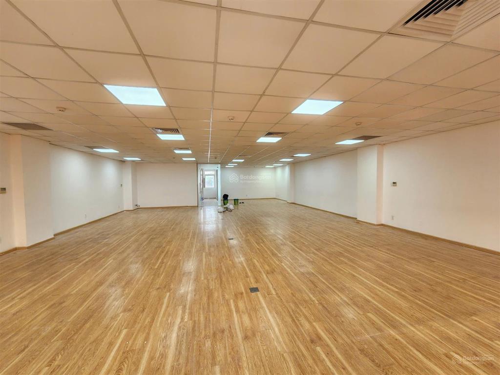 Tòa nhà văn phòng mt đường phan đình giót, phường 2. dt 10x23m. hầm  8 tầng. pccc. vị trí đẹp