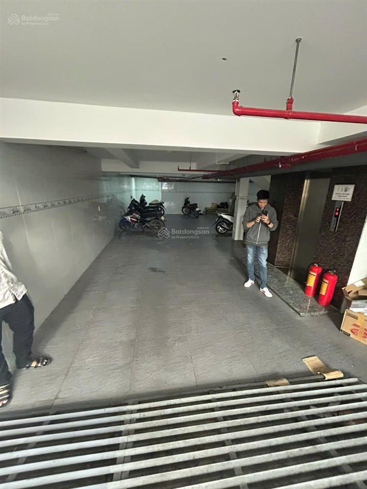Cho thuê tòa nhà mt đường c18, phường 12. khu văn phòng k300. dt 6x20m. hầm, trệt, 4 lầu. sàn suốt