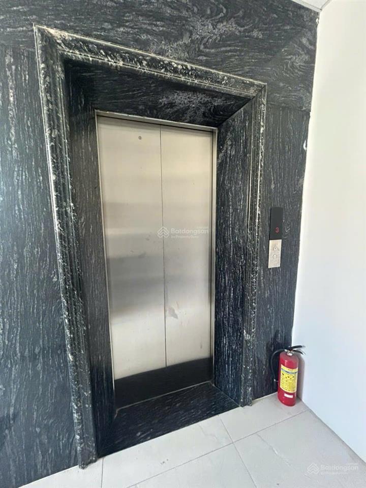 Cho thuê tòa nhà mt đường c18, phường 12. khu văn phòng k300. dt 6x20m. hầm, trệt, 4 lầu. sàn suốt