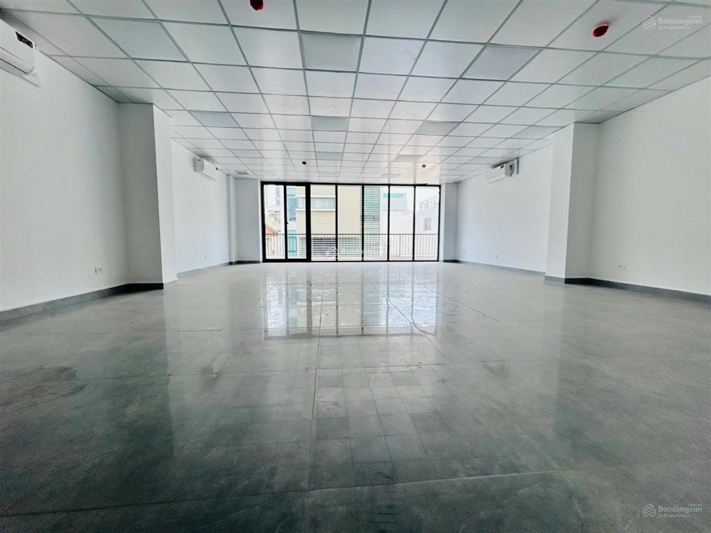 Tòa nhà cho thuê đường lam sơn, phường 2. dt 7,2x20m. hầm  6 tầng. pccc, sàn trống suốt.