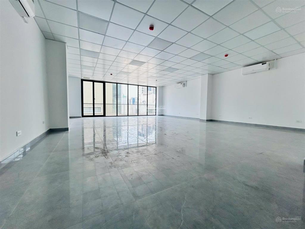 Tòa nhà cho thuê đường lam sơn, phường 2. dt 7,2x20m. hầm  6 tầng. pccc, sàn trống suốt.