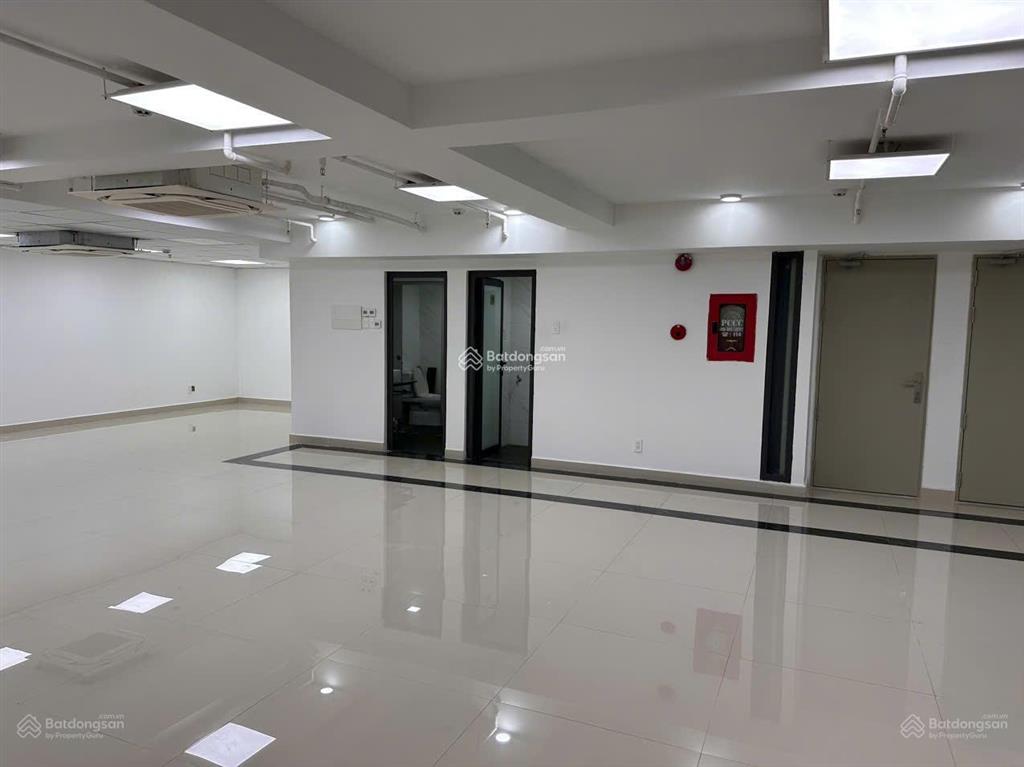 Building cho thuê mt trường sơn(tân bình cũ). dt 9x25m. 2 hầm 7 tầng. pccc đạt chuẩn