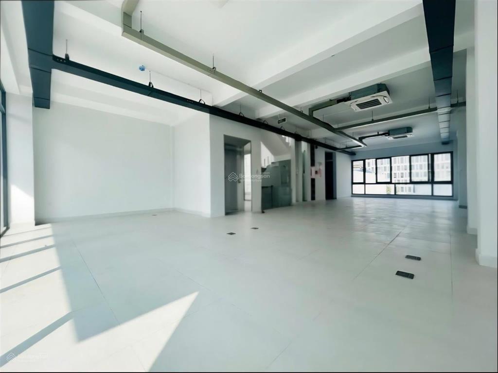 Cho thuê nhà mt lê trung nghĩa, khu vip k300 (tân bình). dt 8x23m. 6 tầng. thang máy. sàn suốt