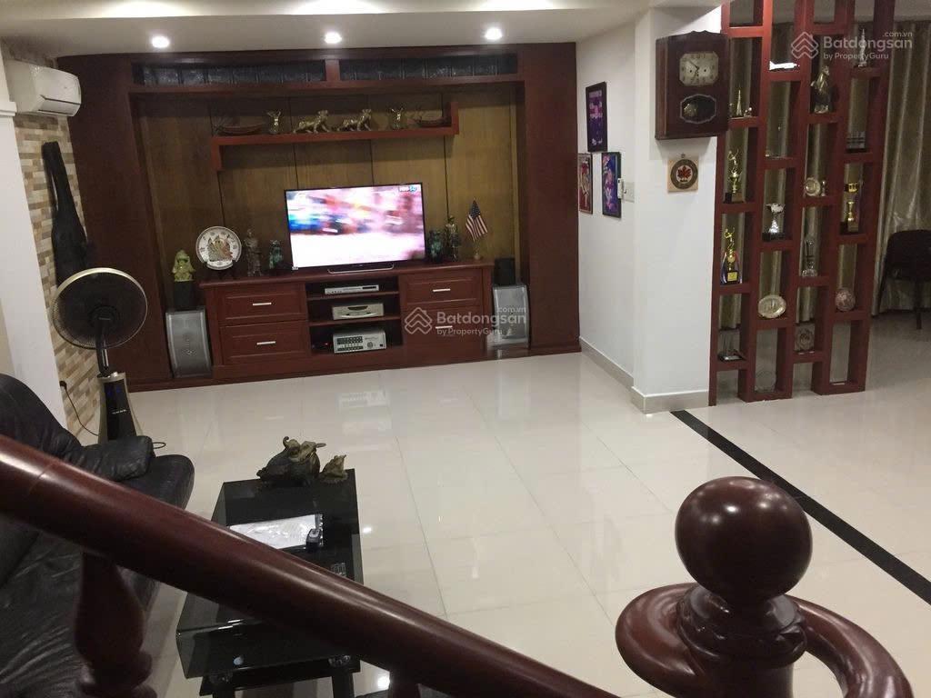 Cho thuê biệt thự đường bàu cát 1, phường tân bình (tân bình cũ). dt 10x18m. trệt 3 lầu. nhà mới