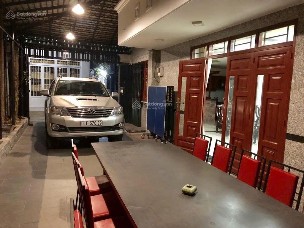 Cho thuê biệt thự đường bàu cát 1, phường tân bình (tân bình cũ). dt 10x18m. trệt 3 lầu. nhà mới