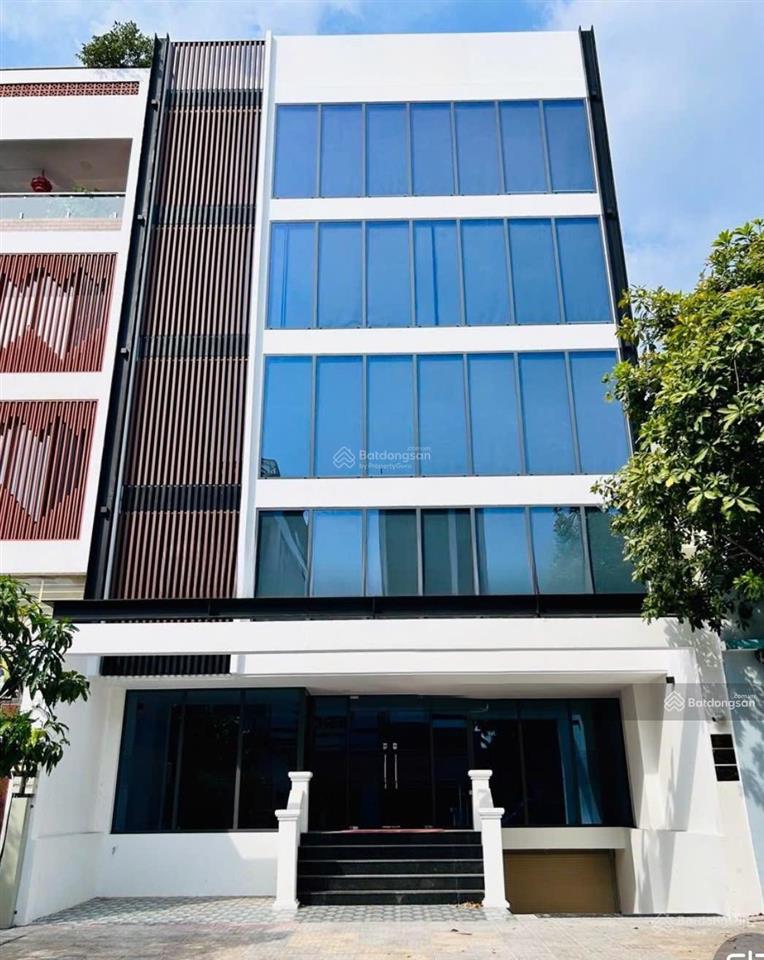 Building đường đặng văn ngữ, p. phú nhuận. dt 10,5x22m. hầm  6 tầng. pccc chuẩn. sàn suốt.