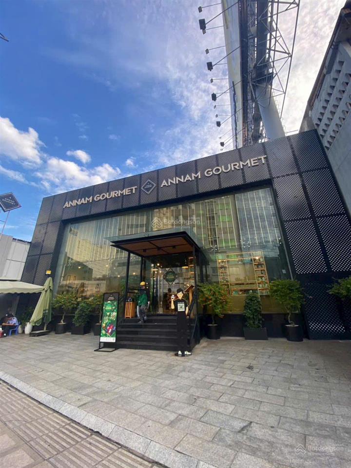 Cho thuê nhà nguyên căn mt hoàng văn thụ, p. phú nhuận. dt 16x19m. 1 trệt  1 lầu trống suốt.