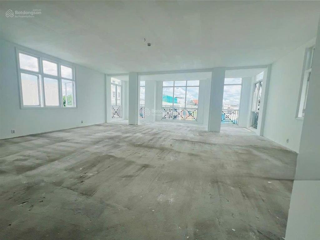 Cho thuê building mt hoảng diệu, p. phú nhuận. ngang 20m. dtsd 1.260m2. 7 tầng nổi. pccc chuẩn