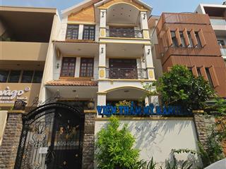 Cho thuê biệt thự mt hoa đào, p. cầu kiệu. dt 8x18m. 1 hầm  1 trệt  3 lầu. sẵn máy lạnh