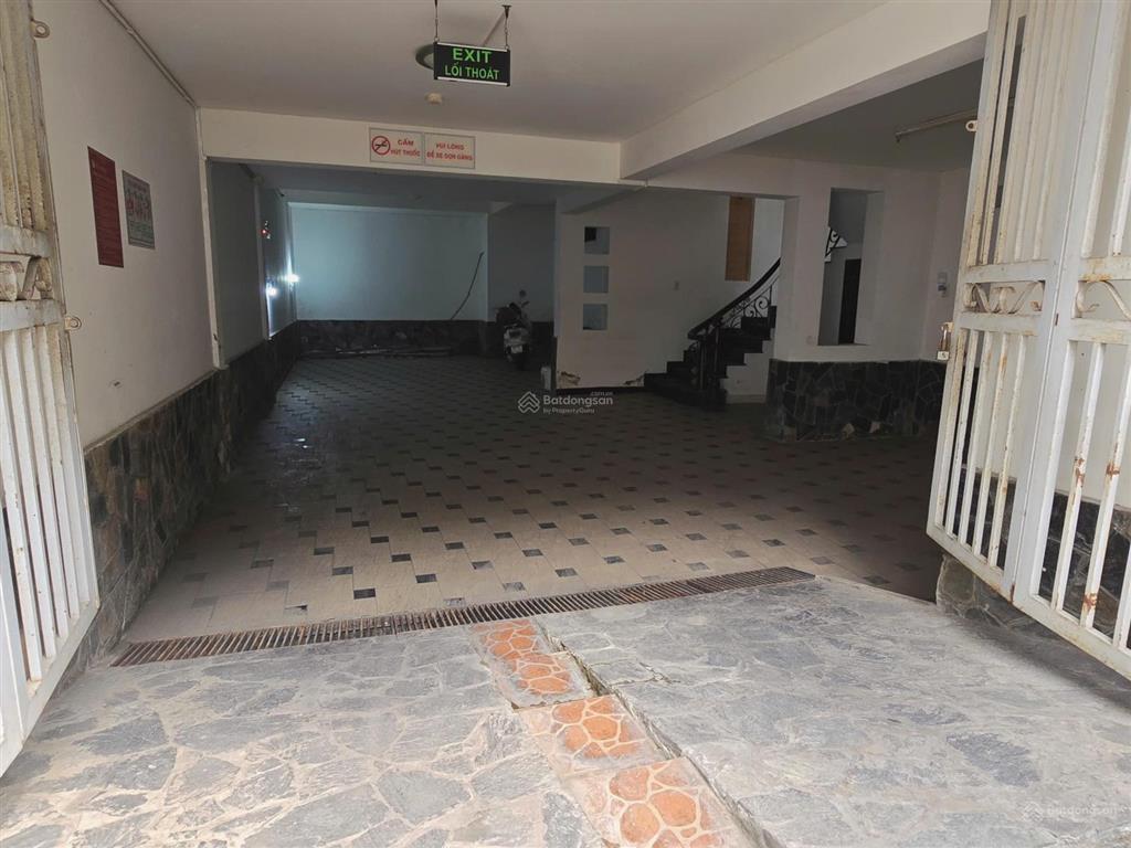 Cho thuê biệt thự mt hoa đào, p. cầu kiệu. dt 8x18m. 1 hầm  1 trệt  3 lầu. sẵn máy lạnh