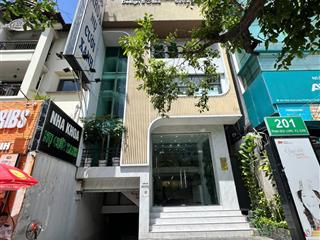 Tòa nhà cho thuê khu sầm uất phan xích long. dt 8x18m. hầm  trệt  3 lầu  sân thượng. thang máy