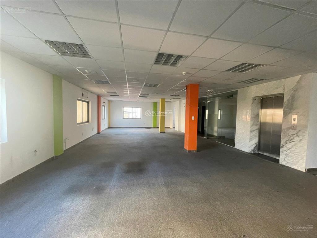 Tòa nhà cho thuê mt hậu giang, ngay sân bay. dt 11x19m. hầm  7 tầng. pccc đạt chuẩn
