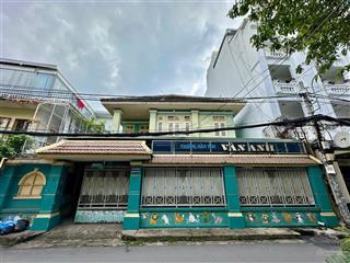 Cho thuê biệt thự ngang 14m đường nguyễn văn đậu, p. đức nhuận. dt 14x26m. 3 tầng. sân vườn