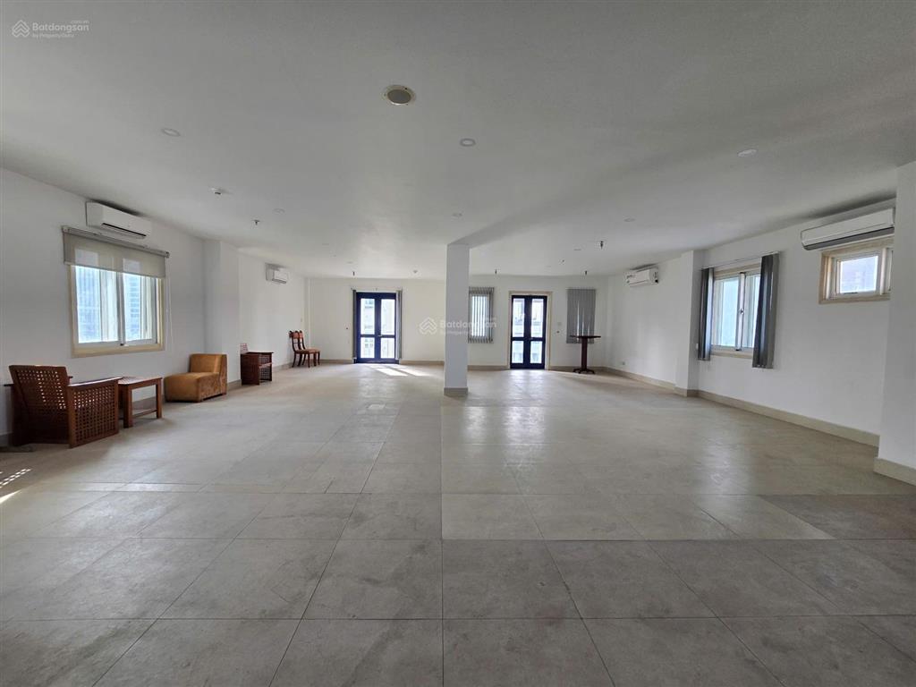 Cho thuê tòa nhà mt lê văn sỹ, phường 13. dt 10x24m. hầm  7 lầu. sàn suốt. đầy đủ hệ thống