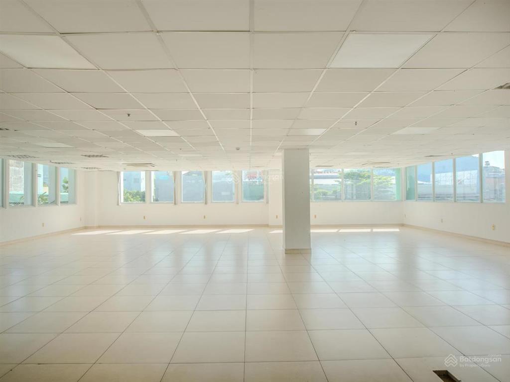 Cho thuê tòa nhà đường trường chinh, p. tân bình. dt 20x20m. 5 tầng. pccc đạt chuẩn