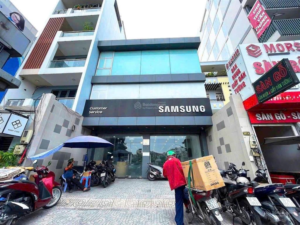 Cho thuê nguyên căn mt phổ quang vị trí đẹp ngay chung cư. dt 8x18m. trệt 3 lầu suốt.