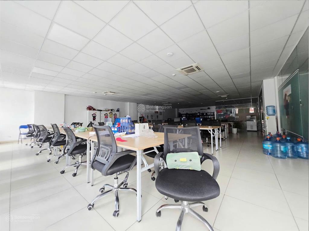 Cho thuê tòa nhà đường bàu cát. phường tân bình. dt 12x23m. hầm  6 tầng. pccc đạt chuẩn