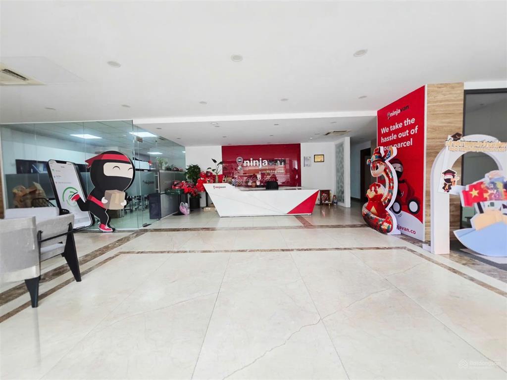 Tòa nhà cho thuê đường hoàng việt, phường 4. dt 14x23m. hầm  7 tầng. pccc đủ, sàn trống suốt
