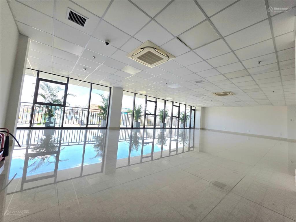 Cho thuê tòa nhà đường nguyễn trọng tuyển, phường 8. dt 9,5x20m. hầm  8 tầng cao. pccc đạt chuẩn