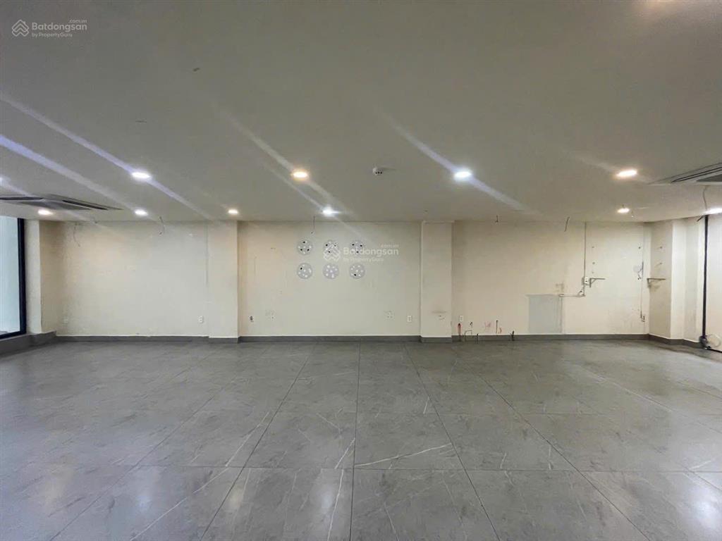 Building cho thuê đường cộng hòa. dt 8x33m. hầm 7 tầng. pccc đầy đủ. dtsd 1.200m2