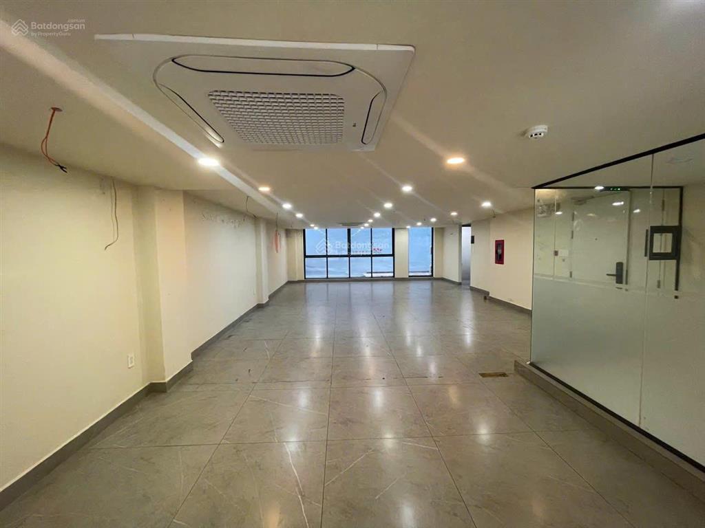 Building cho thuê đường cộng hòa. dt 8x33m. hầm 7 tầng. pccc đầy đủ. dtsd 1.200m2