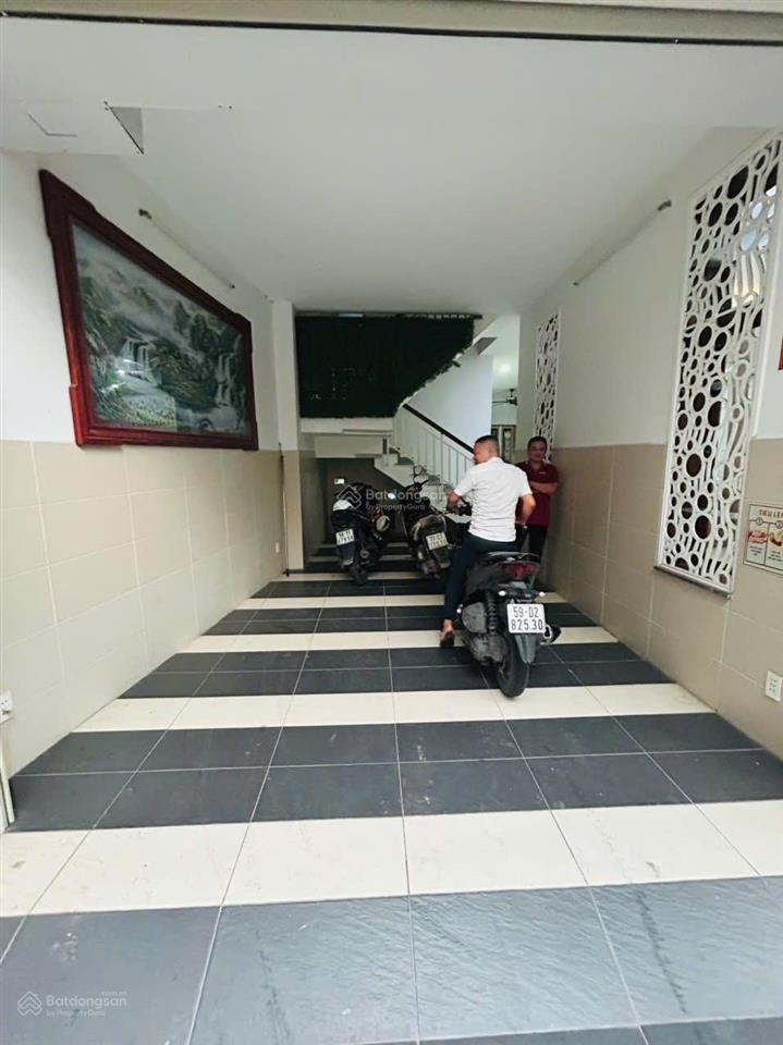 Biệt thự cho thuê đường trường chinh, phường 14. dt 9x17m. trệt 3 lầu. gara ô tô