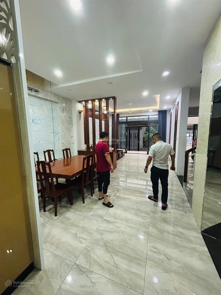 Biệt thự cho thuê đường trường chinh, phường 14. dt 9x17m. trệt 3 lầu. gara ô tô