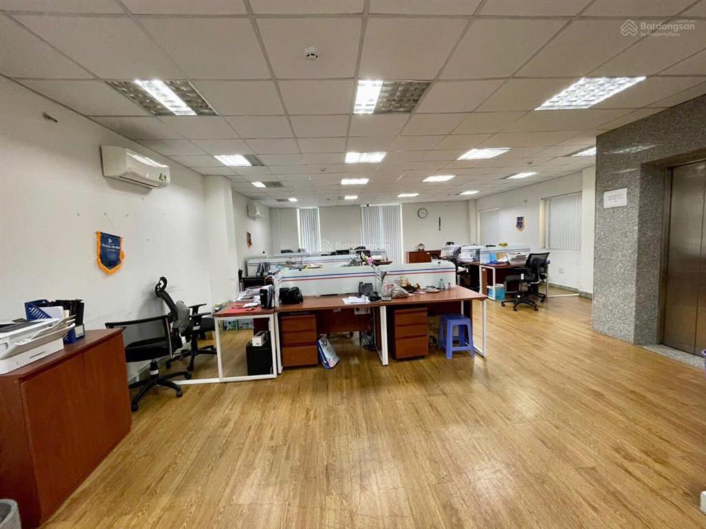Tòa nhà cho thuê mt đường c1, ngay etown. dt 7,8x25m. hầm  5 lầu. sàn suốt. pccc