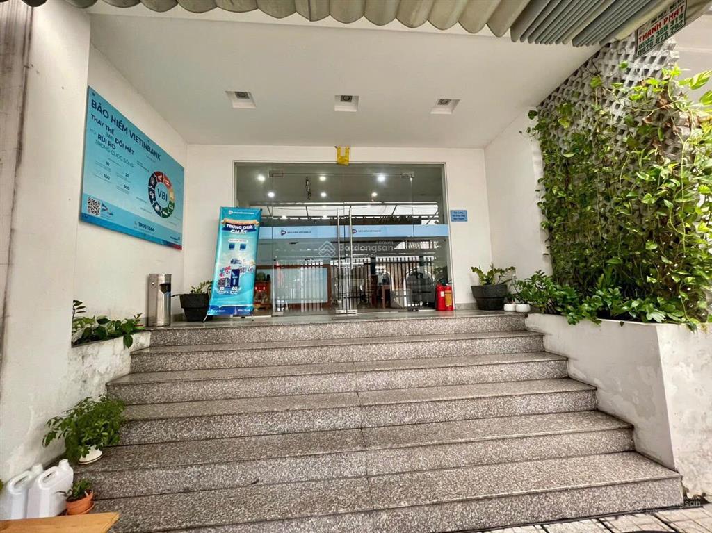 Tòa nhà cho thuê mt đường c1, ngay etown. dt 7,8x25m. hầm  5 lầu. sàn suốt. pccc