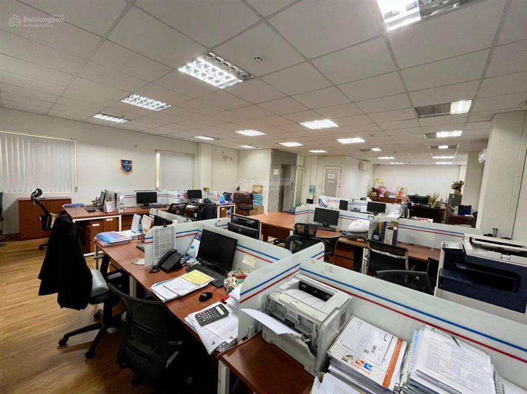 Tòa nhà cho thuê mt đường c1, ngay etown. dt 7,8x25m. hầm  5 lầu. sàn suốt. pccc
