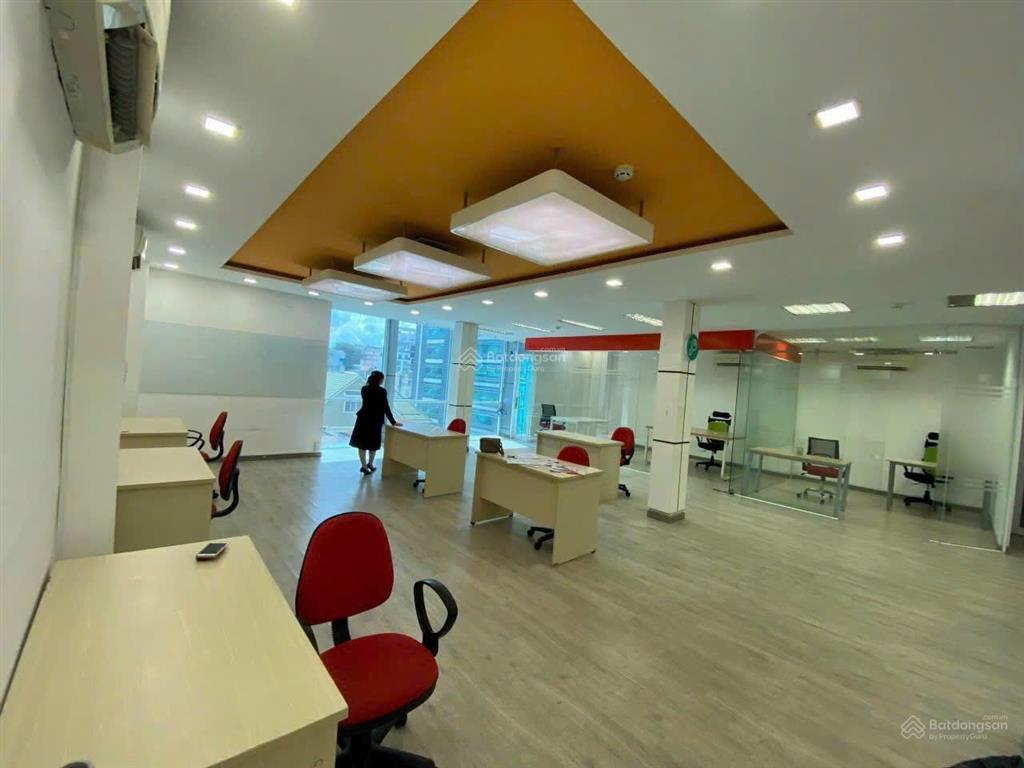 Cho thuê building đường cộng hòa. dt 8x35m. hầm  7 tầng. pccc đầy đủ.